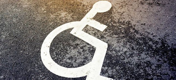 Jak mohou osoby s handicapem využívat vyhrazené parkování